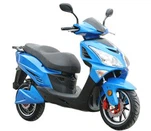 Giro elettrico ibrido su scooter